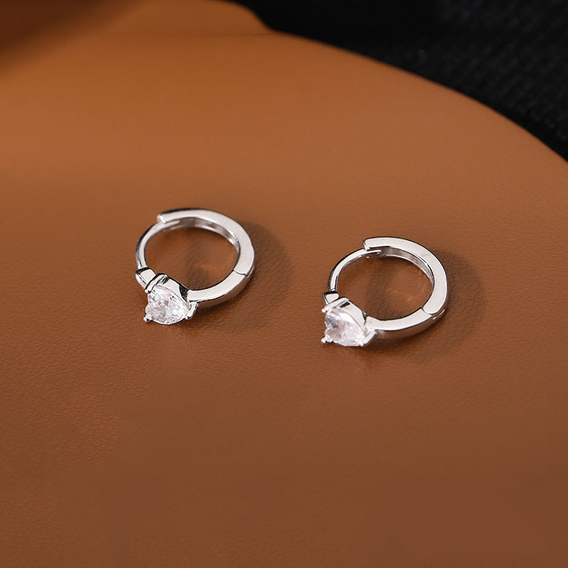 S925 plata esterlina amor Zircon pendientes ins simple aretes de aretes de aretes de viento frío nicho orejas mujeres