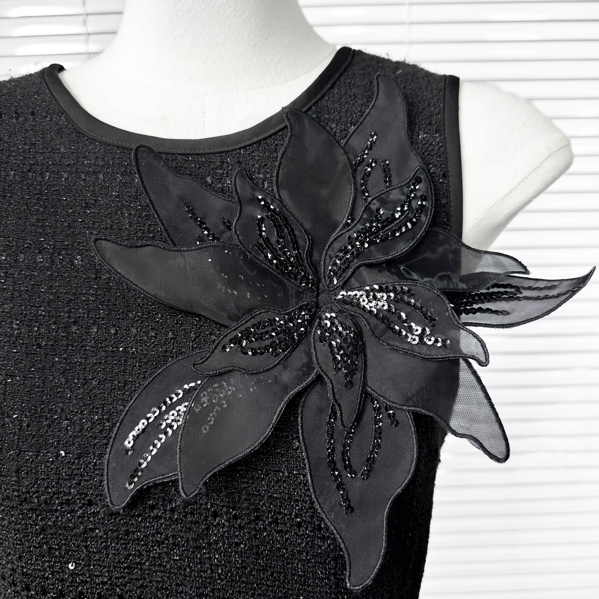 Ogan multi-capa esquinilla negra y blanca tela floral vestido ropa bolsa zapatos diseñados sombreros accesorios DIY