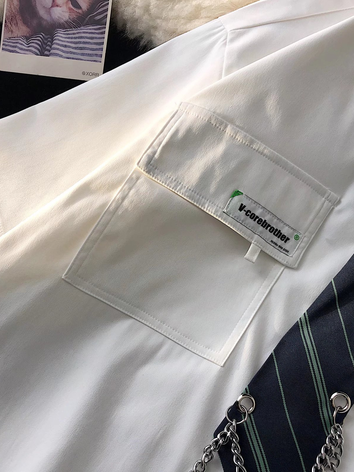 Camisa de los hombres ins estilo de Hong Kong estilo coreano de moda de la calle guapo camisa de manga media negro suelta marca de moda estudiante superior