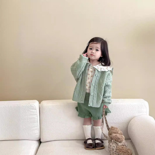Korean Children's Spring 2024 New Girl's Fresh Knit Cardigan Floral Collar Shirt and Knit Shorts Set