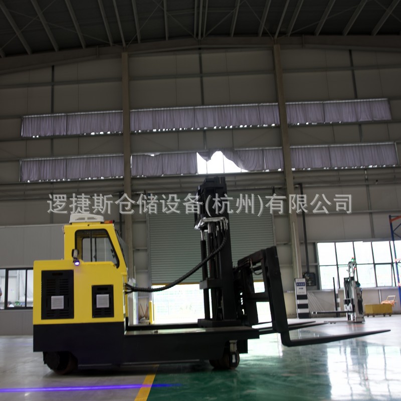 全向前移式叉车360°斜行窄巷道堆垛重载长物料座驾式搬运堆高车