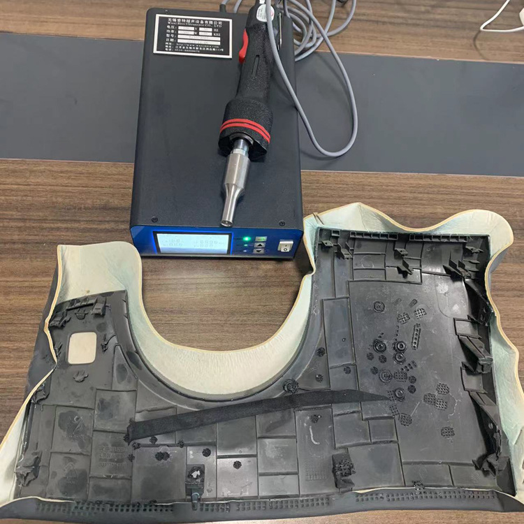 35K300W超声波手持点焊机汽车内外饰BOSS空心柱超声波热铆焊接机