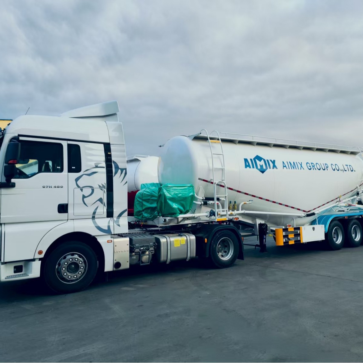 Cross-Border Lightweight Bulk Cement Tank Truck 55 Cubic Ash Powder Tank Semi-Trailer Transport Vehicle for Large-Scale Use