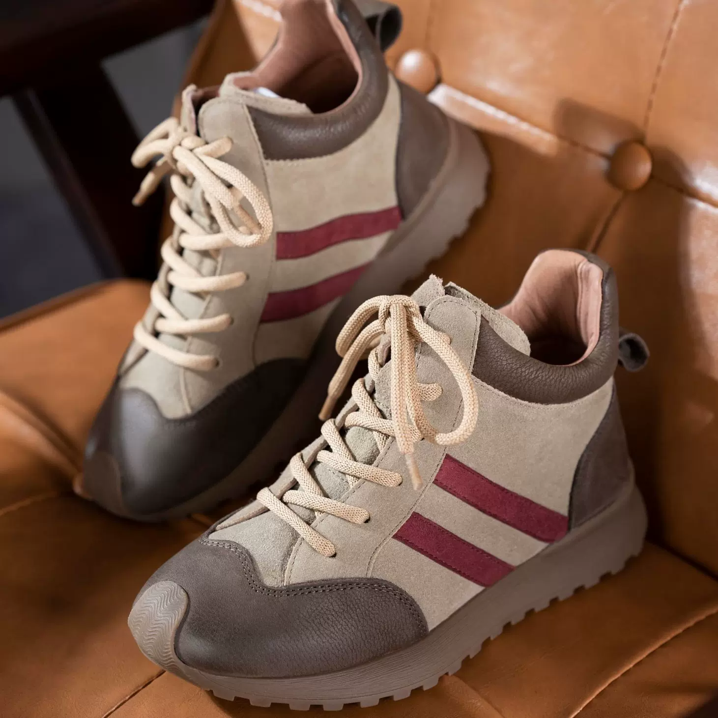 休闲鞋女2025年新款真皮平底系带低帮鞋百搭运动鞋牛皮女靴短靴女