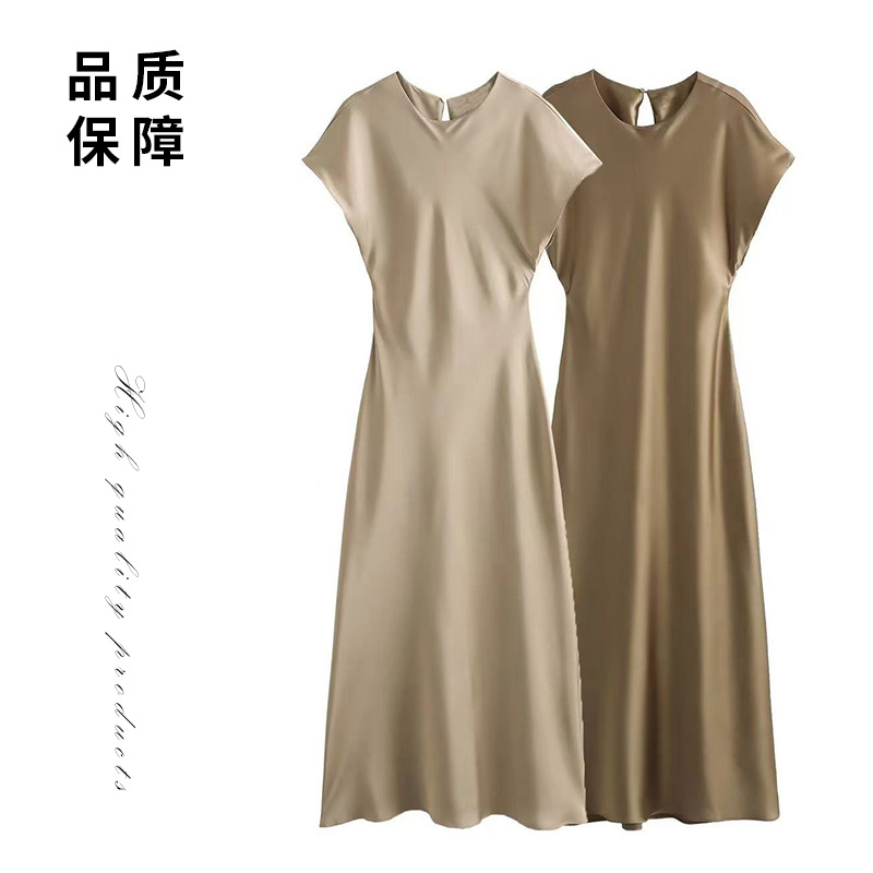Vestido de satén estilo europeo y americano, nuevo estilo de verano 2026, vestido largo sin mangas de satén, vestido midi de color liso con cuello en V image 5