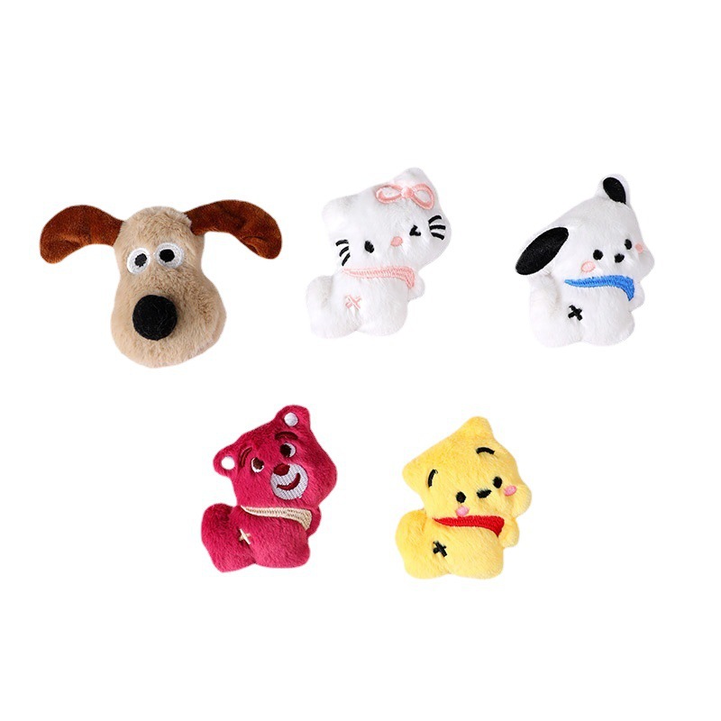 Caricatura peluche fresas oso broche lindo perro Pacha muñeca bolsas de muñecas colgar DIY accesorios de ropa al por mayor