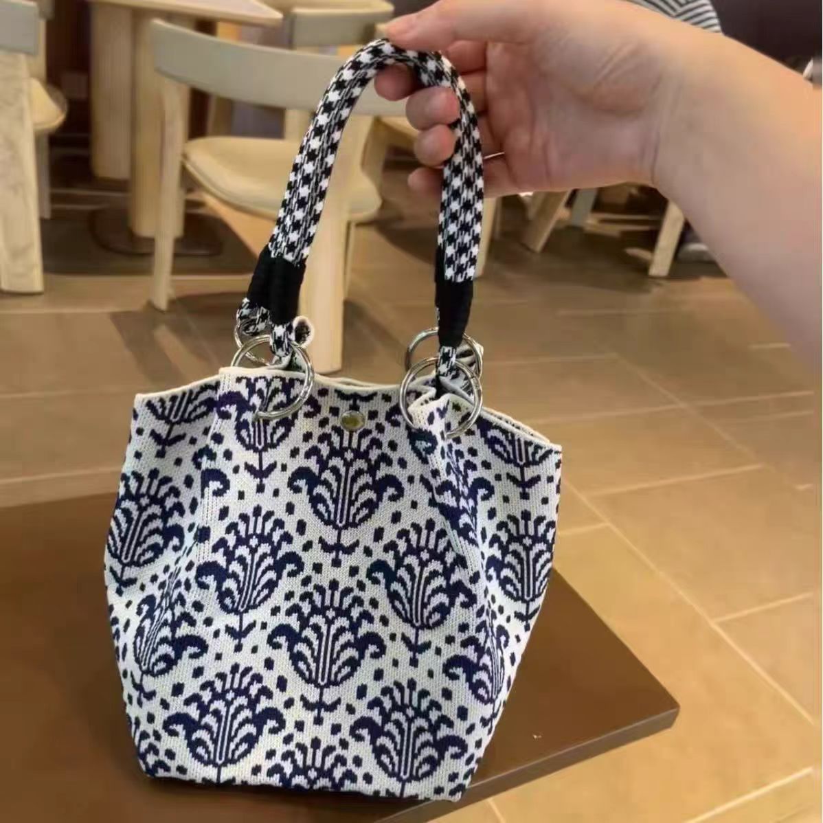Bolsa de punto bolsas de dibujos animados para mujeres lindas bolsas de regalo de mano bolsas de bocadillos prácticas versátiles bolsas de cubo baratas gran capacidad