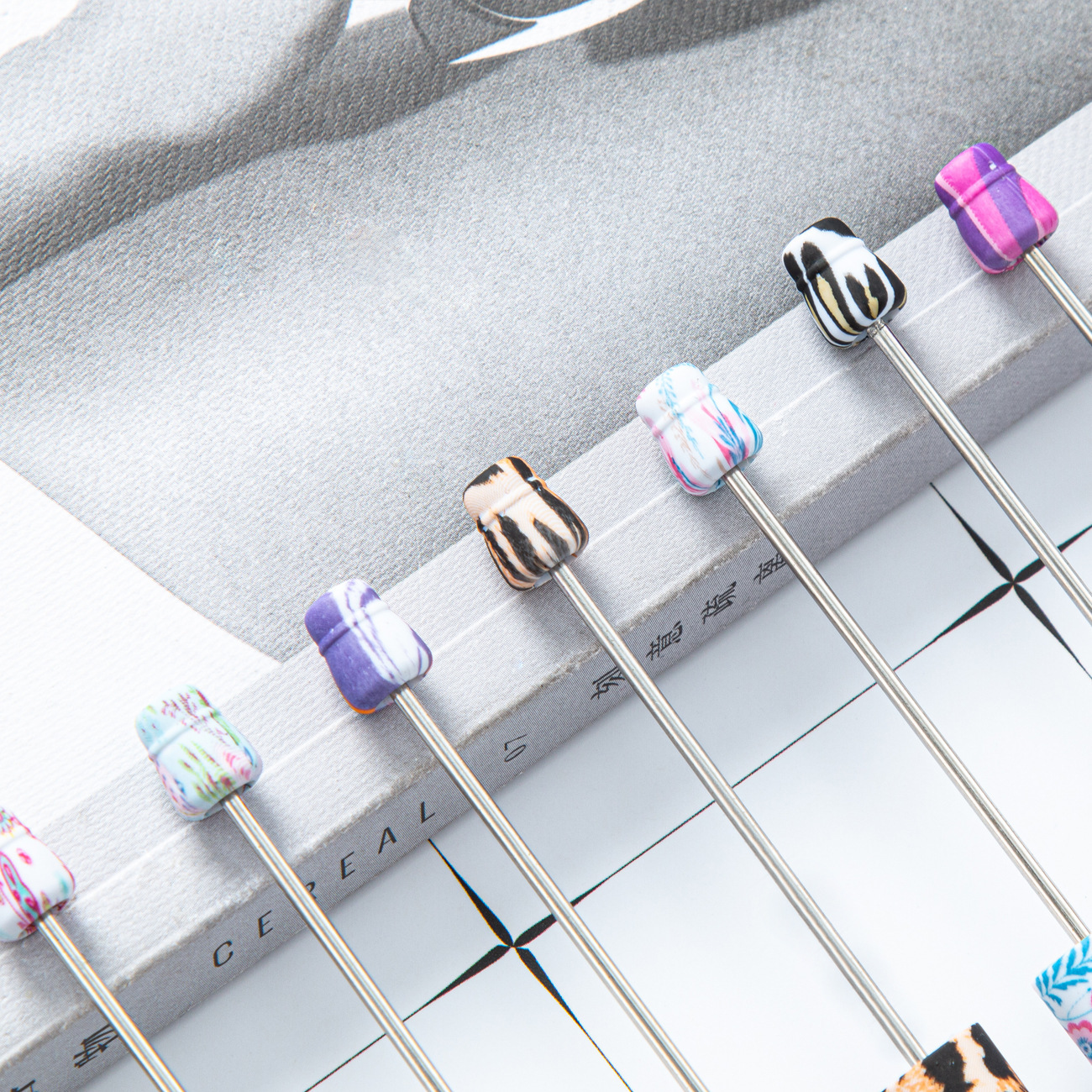 Diy plástico creativo mano de leopardo flor de cuentas al por mayor de alto valor de impresión plástico cuentas