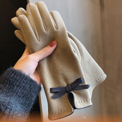 暖かい手袋の冬の女性の韓国版のかわいい蝶結びのベルベットは冬の電気自動車の防寒タッチパネルの卸売りを厚くします。