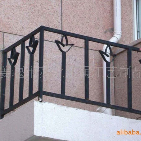 苏北工程欧式铁艺空调防护栏 楼盘工程窗台栏杆 高层空调护栏铁架
