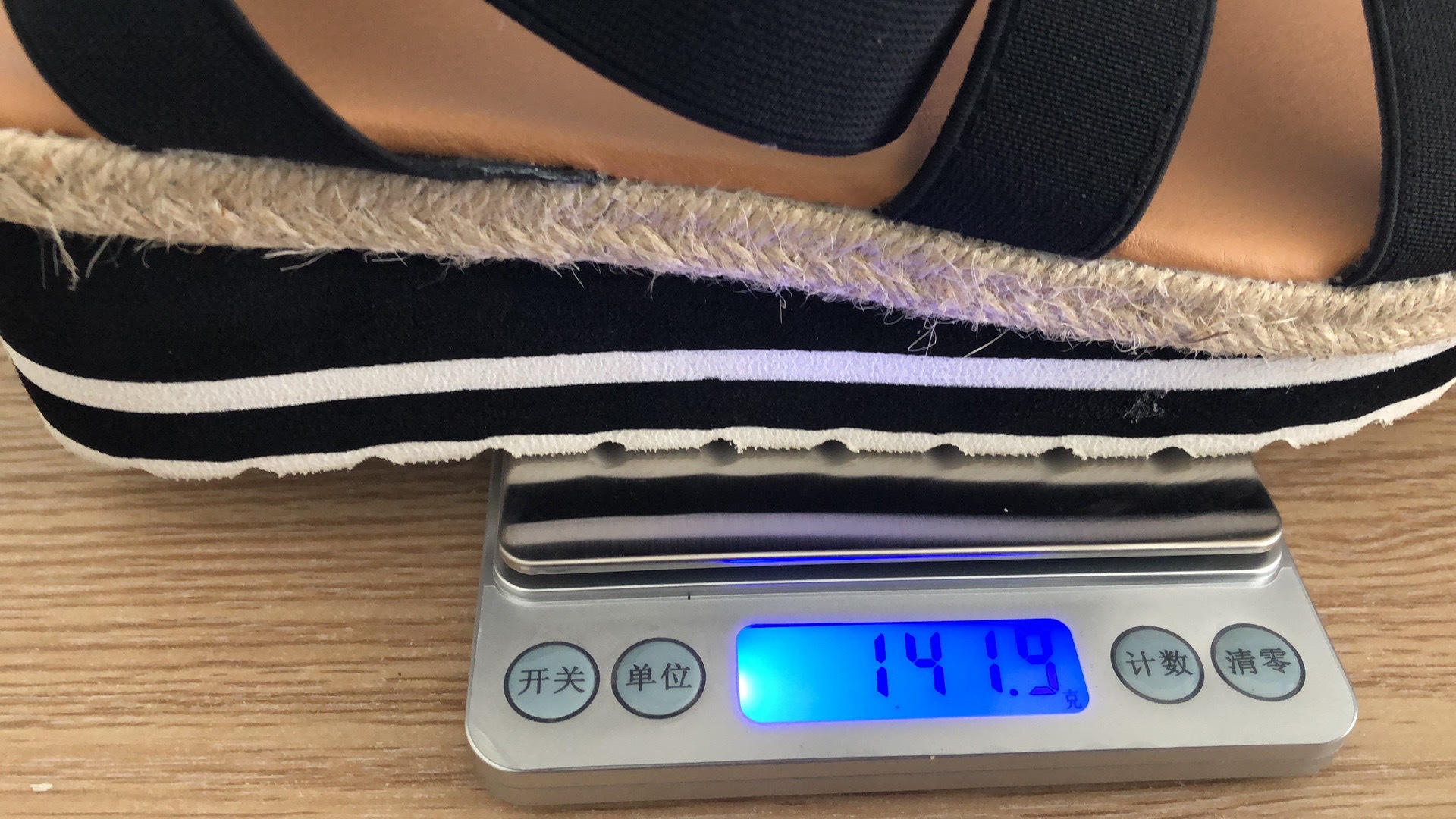 2020 summer European and American new style wedge heel sandals, large size thick-soled solid color fish-mouth shoes made of hemp rope, size 43 for export wholesale Application Scenario