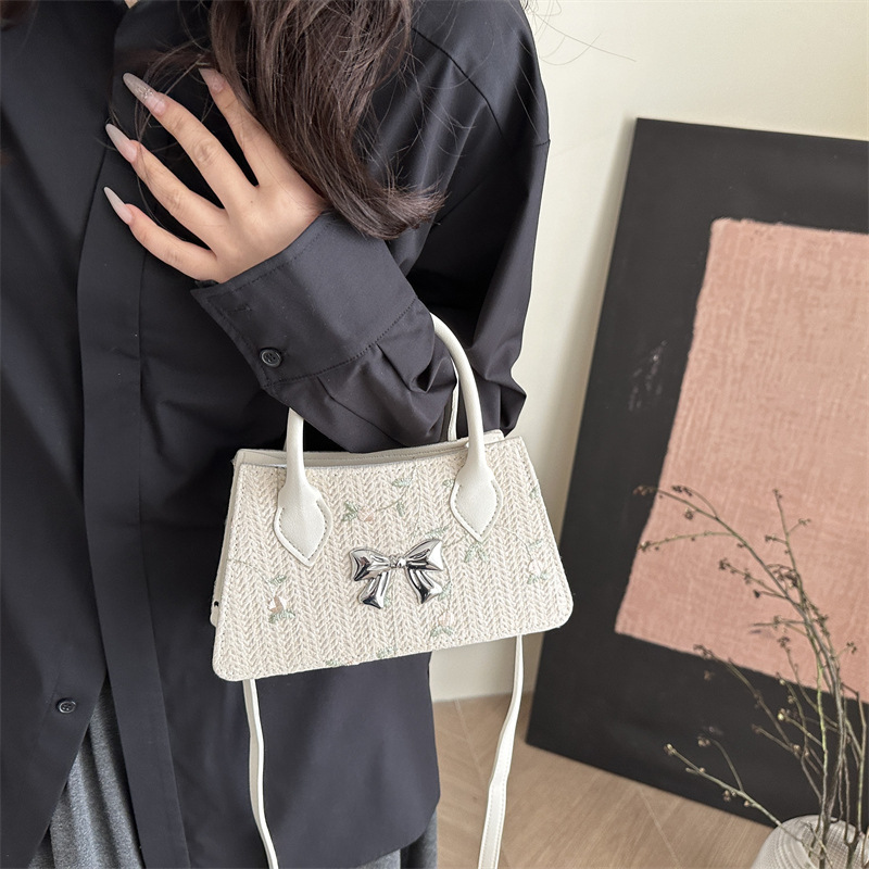 Moda de tejido de paja de primavera y verano 2025 nueva tendencia de encaje de paja estilo occidental bolso de mensajero de un solo hombro femenino