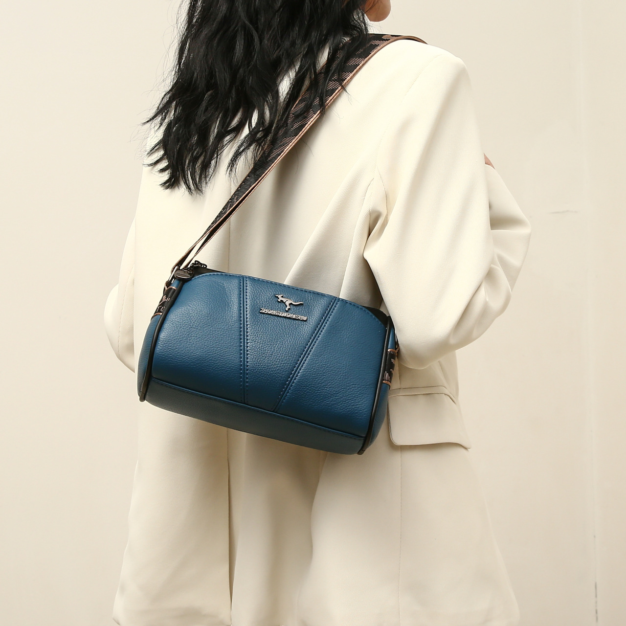 Bolso 2024 nuevo estilo de moda mochila casual simple retrógrado de gran capacidad bolso de hombro casual bolso pequeño