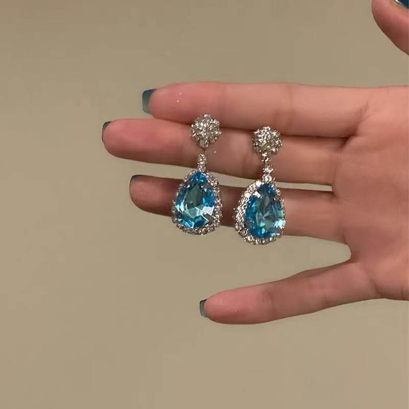 Industria pesada temperamento destellante diamante gota de agua collar de borla temperamento vestido de noche con moda exquisito collar de moda de lujo ligero mujeres