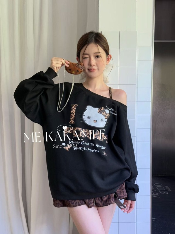 ME KAKAMEE十三行秋美式卡通KT斜肩带宽松百搭卫衣(配公仔) S3663|undefined