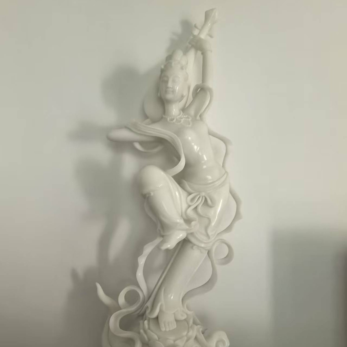 汉白玉反弹琵琶像