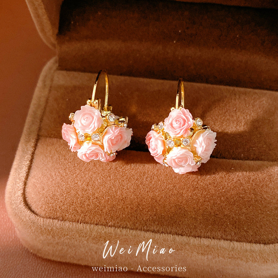 Resina de diamantes flores canasta de flores buckle viento idílico fresco temperamento dulce pendientes ligero lujo alta sensación auriculares al por mayor