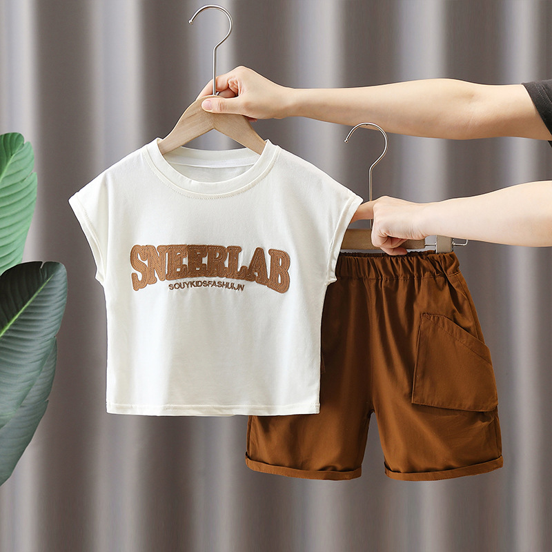 7139 Traje de chaleco con letras para niños 2025 Nuevo estilo de verano para bebés Ropa sin mangas de estilo occidental Ropa deportiva de verano para niños