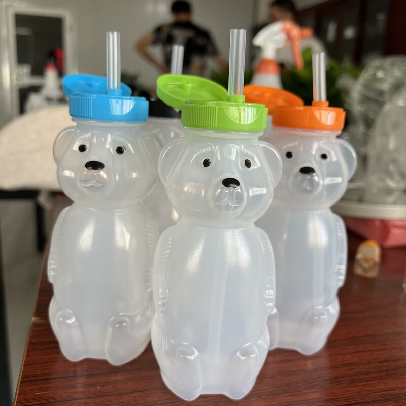 Creative 230ml Bear Plastic Bottle with Silicone Straw Beverage Bottle Honey Bottle Amazon Explosions Internet Red Cup