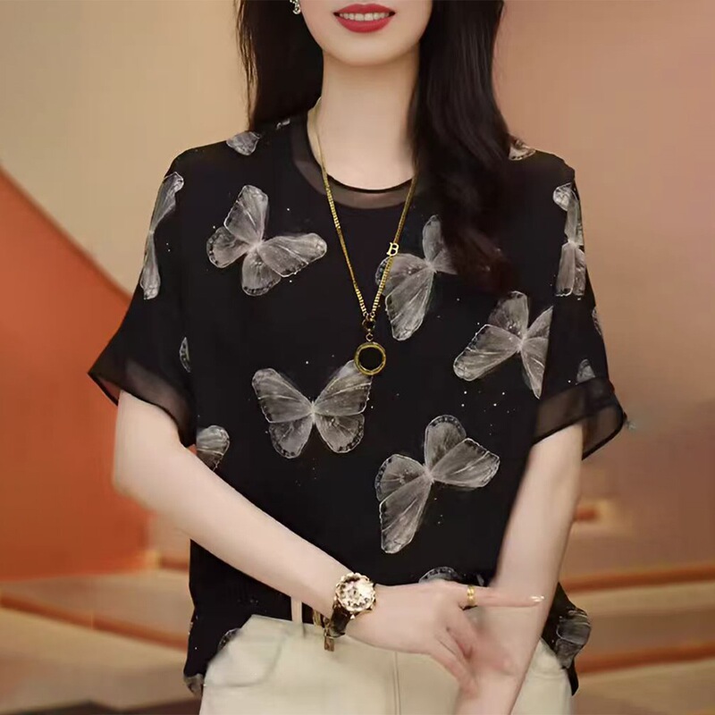 Rose print round-neck base shirt, plus-size women's clothing for middle-aged and elderly, tummy-covering top, T-shirt, women's clothing with a mature and elegant style Rose print round-neck base shirt, plus-size women's clothing for middle-aged and elderly, tummy-covering top, T-shirt, women's clothing with a mature and elegant style
