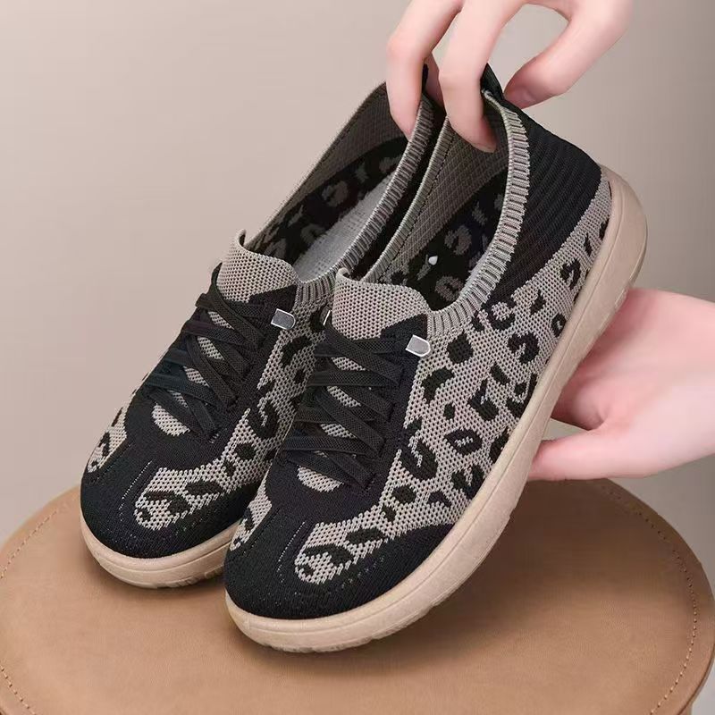 2025 primavera nueva explosión leopardo zapatos de entrenamiento de moda casual zapatos de mujer suaves ligeros viejos zapatos de tela de Beijing con suela plana
