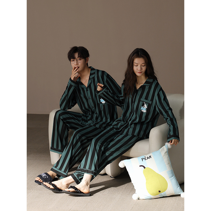 봄과 가을 순면 가디건 스트라이프 긴팔 십대 여성을 위한 새로운 커플 잠옷은 집 밖에서도 입을 수 있습니다.