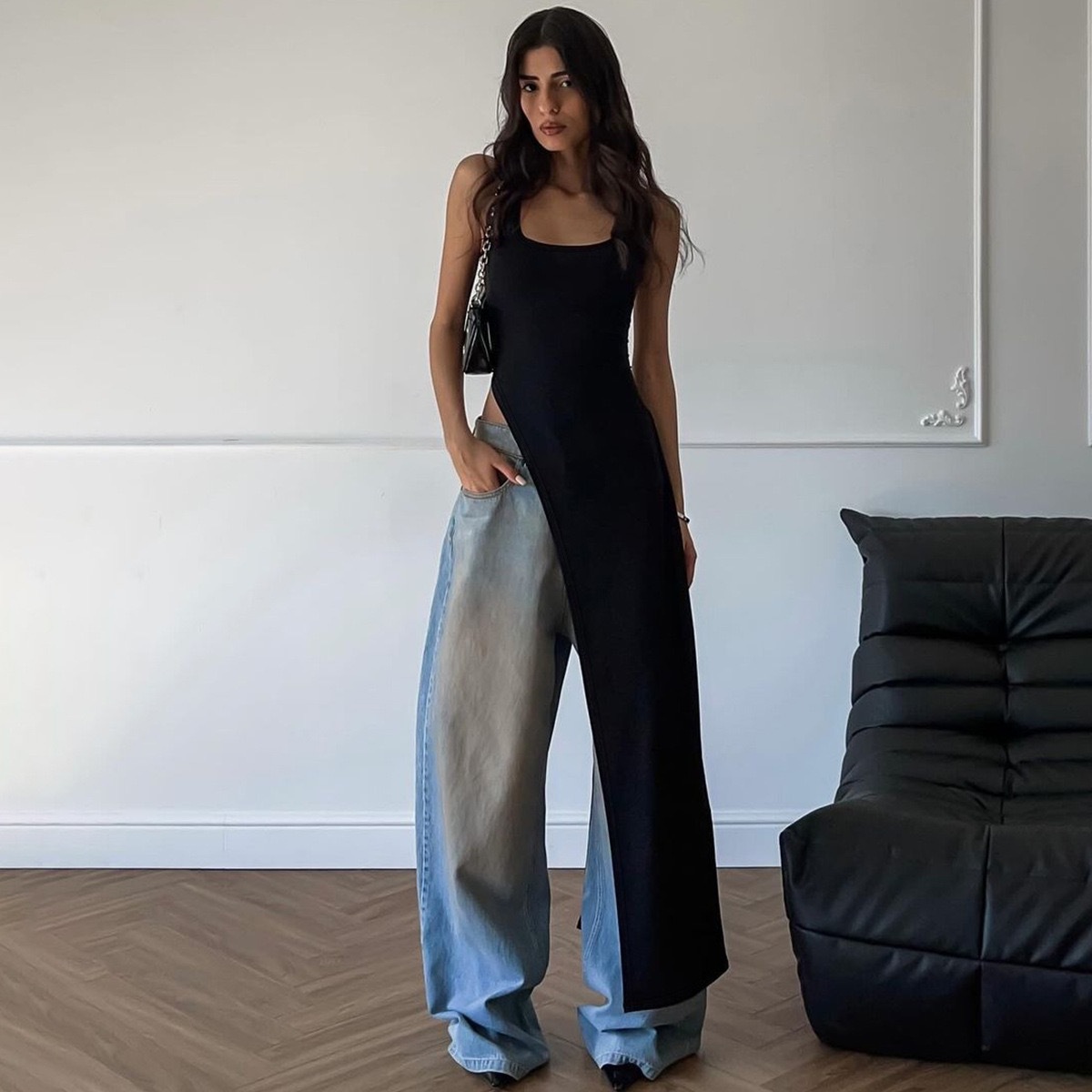 2024 verano nuevo estilo transfronterizo de estilo europeo y americano ropa de mujer de color sólido delgada personalidad de moda de diseño de cuello en U camiseta para mujeres