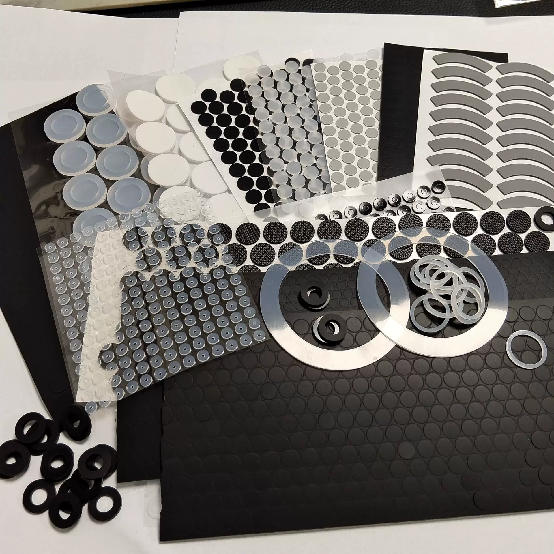 生产各种硅胶垫片电器底部减震防滑硅胶垫片圆形硅胶垫防滑硅胶条