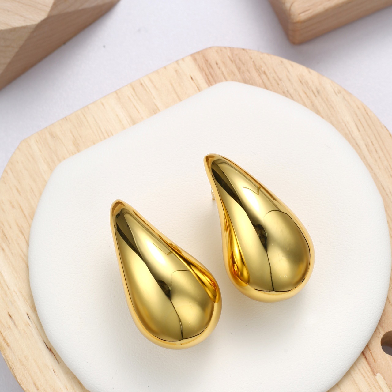 Unisex Water Drop Earrings Niche Design High End Luxury Fashion Boutique Earrings_ipsvogv.com