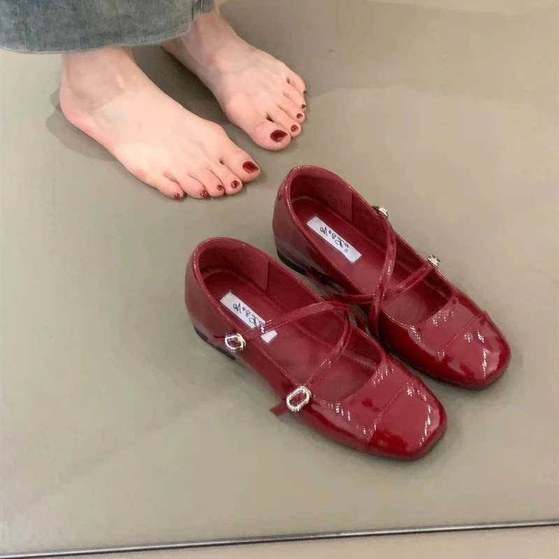スカート赤、春と秋のインナー高さ、新しい女の子のパテントレザーシューズ2025バックル付きメリージェーンシューズレディースクロス|undefined
