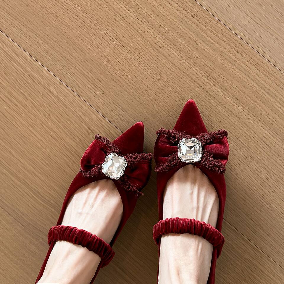 Giày Mary Jane nữ mũi nhọn nhung, quai ngang xếp ly đính đá và nơ, gót mèo thấp — Màu đỏ rượu, Xanh lá cây, màu đen