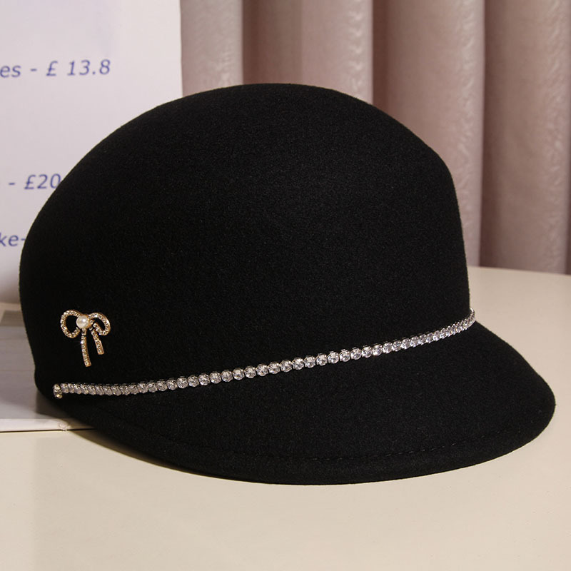 Elegant woolen demi-season retro cap with bow