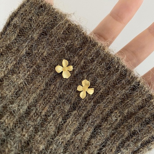 Gentle Gardenia Flower Earrings for Women - Simple, Versatile, Fashionable S925 Silver Hoop Earrings - Ins Inspired, Unique Design, Trendy Accessory