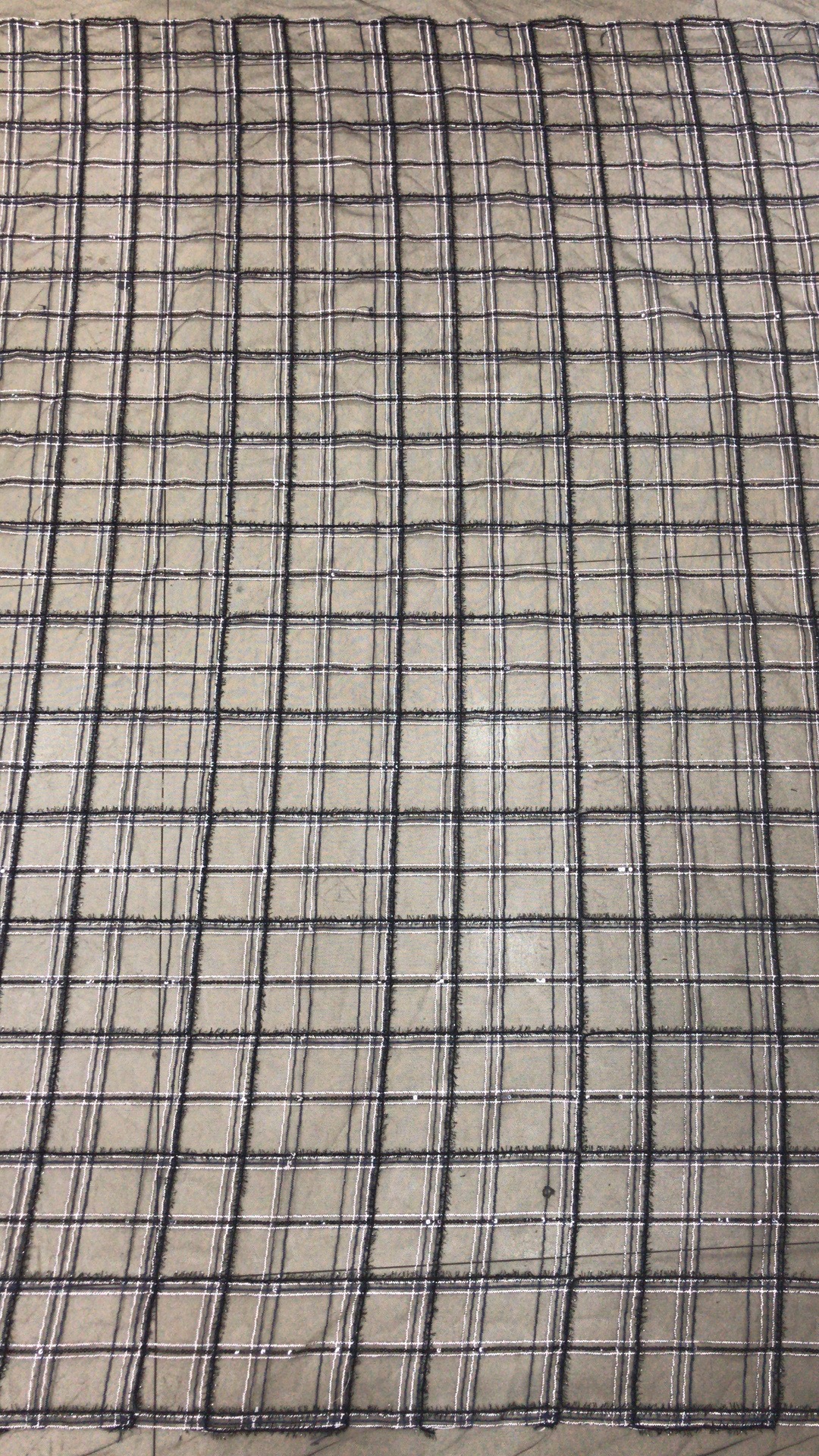 厂家直售新版现货的毛毛虫亮片方格色线满幅