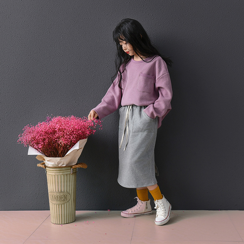 Traje de falda casual Han Fan para niñas Suéter de terciopelo polar suelto y simple, todo fósforo, cálido y casual