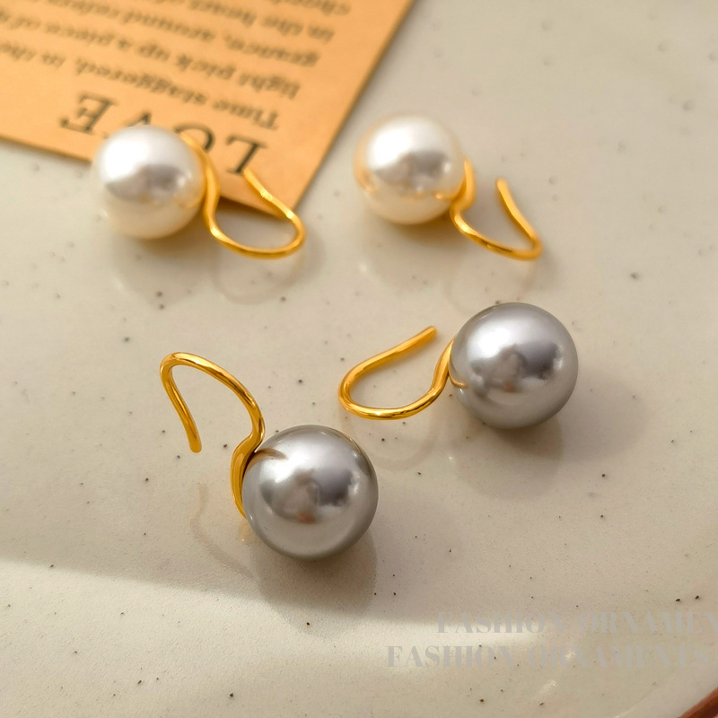Retro elegant earrings from pearl