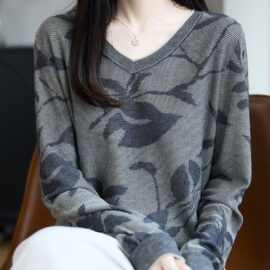 2025春秋新款精纺羊毛V领针织衫长袖女树叶提花宽松套头打底衫毛
