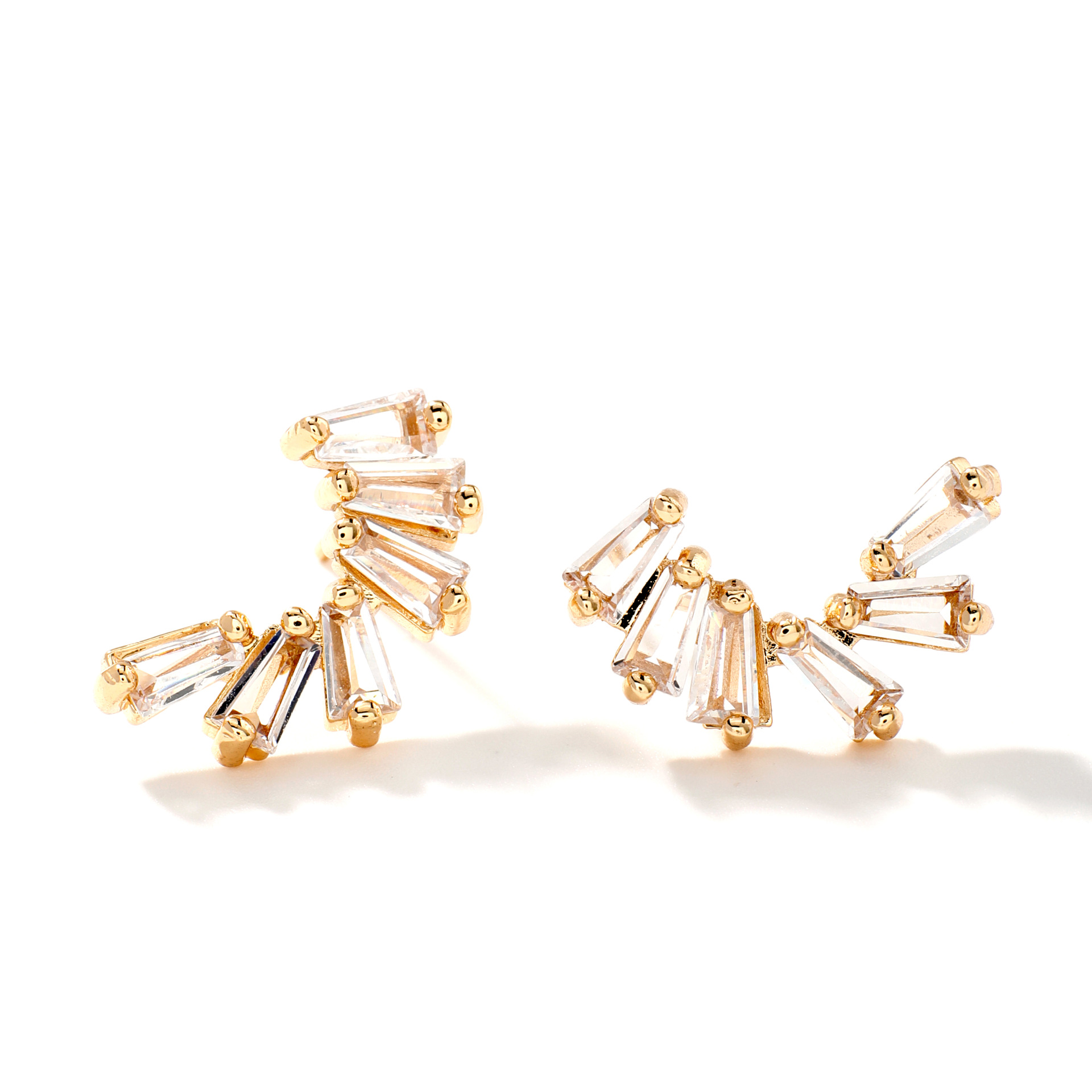 Cubic Zirconia And Pearl Stud Earrings For Everyday Elegance_voghion.com