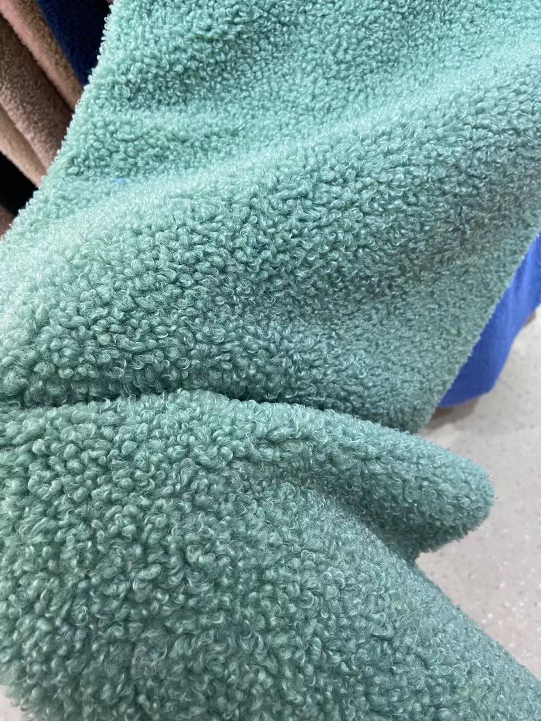 En stock fuente de poliéster fragante tela de Cachemira concubina fragante cálido pijama abrigo ropa zapatos y sombreros textiles para el hogar