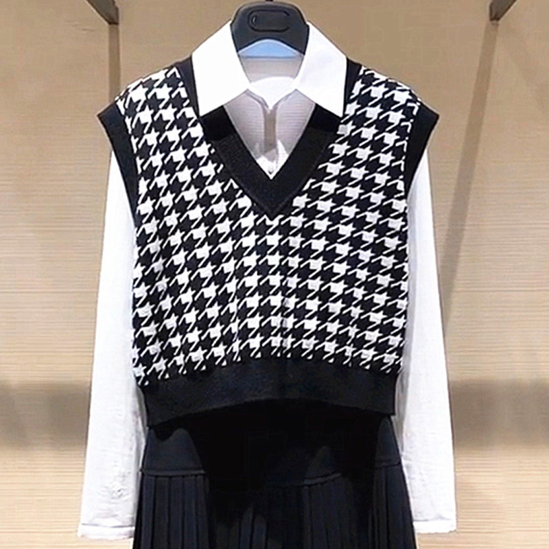 Nuevo chaleco de punto de lana sin mangas con cuello en V, versátil, en blanco y negro con estampado de pata de gallo, para mujer, de la colección de ropa femenina de Brother para la primavera y el otoño de 2024.