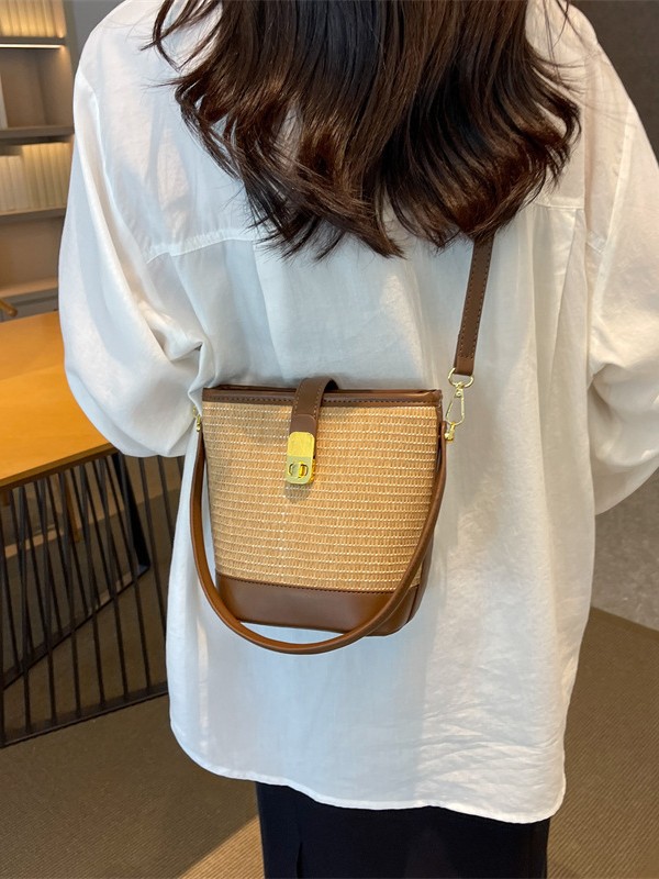 Bolso de nicho coreano bolso de cubo de tejido de mano para mujeres verano 2026 nuevo color de contraste de textura alta bolsa de mochila
