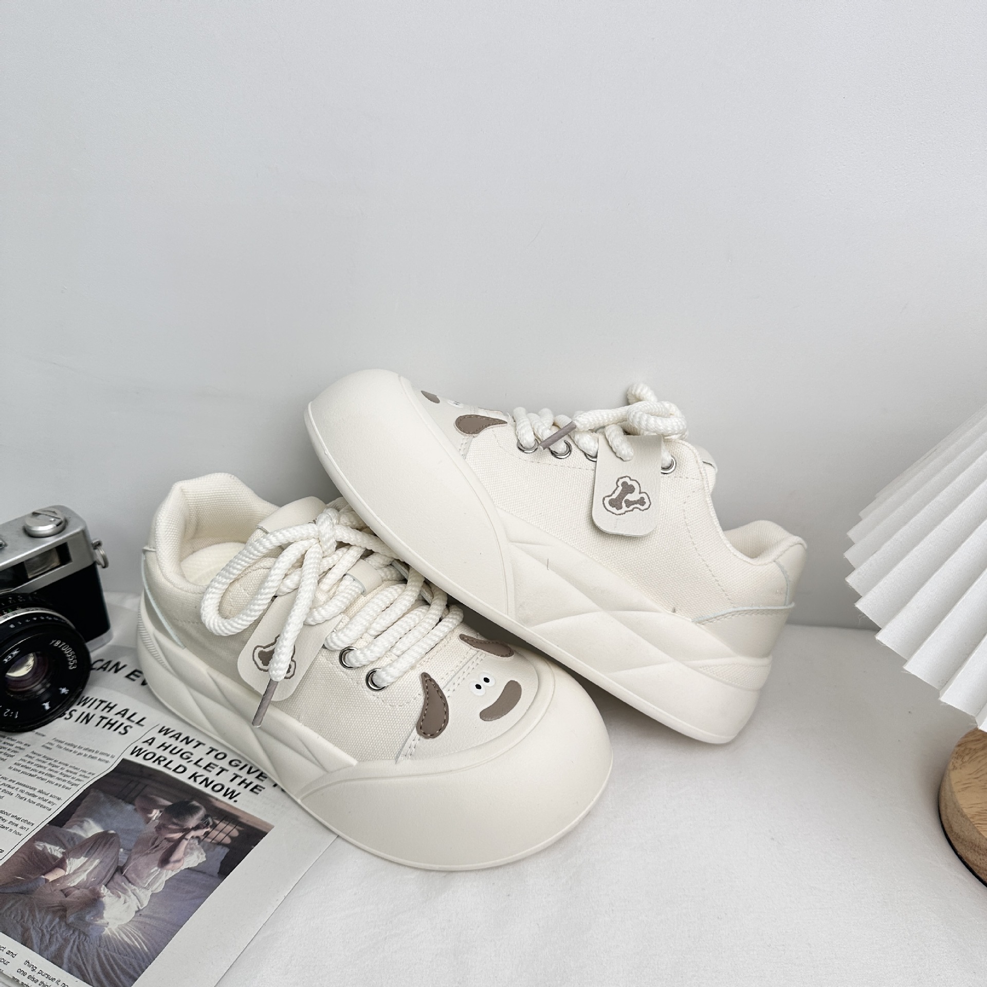 Yuanbo 2025 primavera zapatos de cabeza grande con suela gruesa para estudiantes de skate de altura universal zapatos de pan casuales coreanos