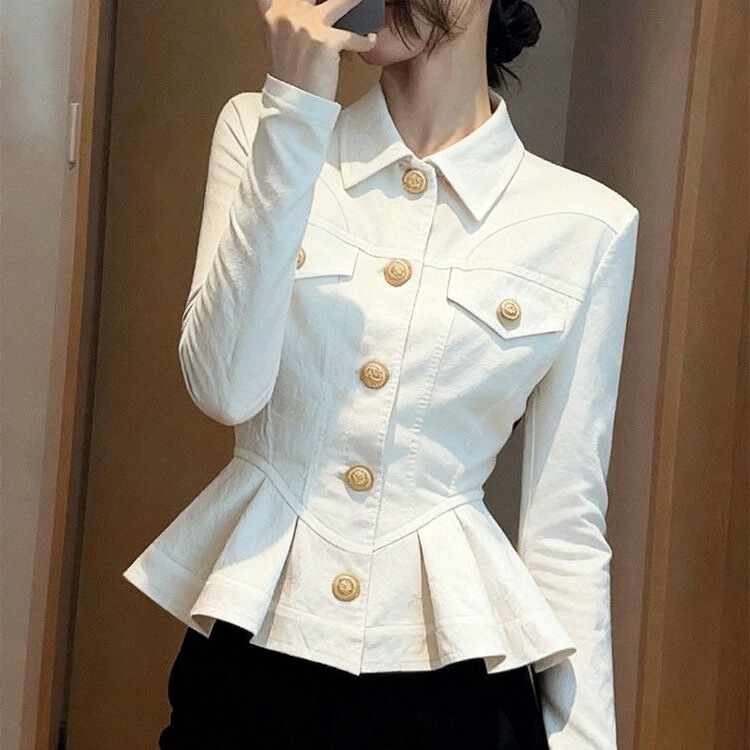 Early autumn very stylish navy blue coat for women, fashionable and chic, particularly attractive and elegant, with a cinched waist design Early autumn very stylish navy blue coat for women, fashionable and chic, particularly attractive and elegant, with a cinched waist design