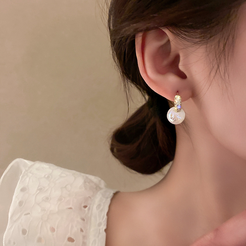 1 Pair Retro Fish Tail Alloy Inlay Artificial Pearls Rhinestones Women's Earrings display picture 4