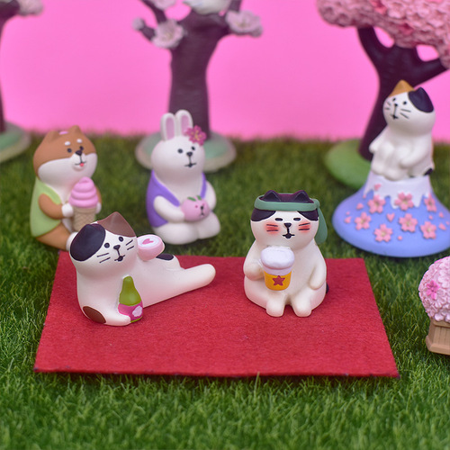 Zakka Traveling Cat Cherry Blossom Viewing Party Mount Fuji Cat Ornament Photo Props Miniature Resin Ornament Gift
