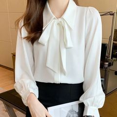 春と秋の新作の白い減齢の蝶結びは長袖のシャツを結びます。