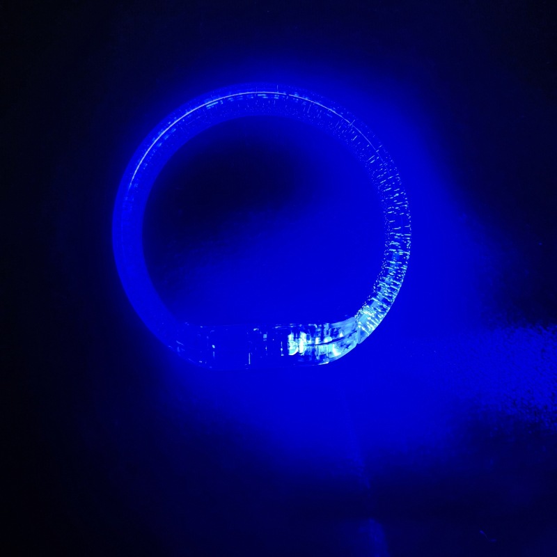 Brazalete luminoso electrónico al por mayor atmósfera de concierto pulsera fluorescente ayuda luz nocturna LED mezcla personalizada