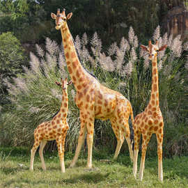 仿真长颈鹿玻璃钢雕塑户外游乐园园林景观工程装饰发光长颈鹿摆件