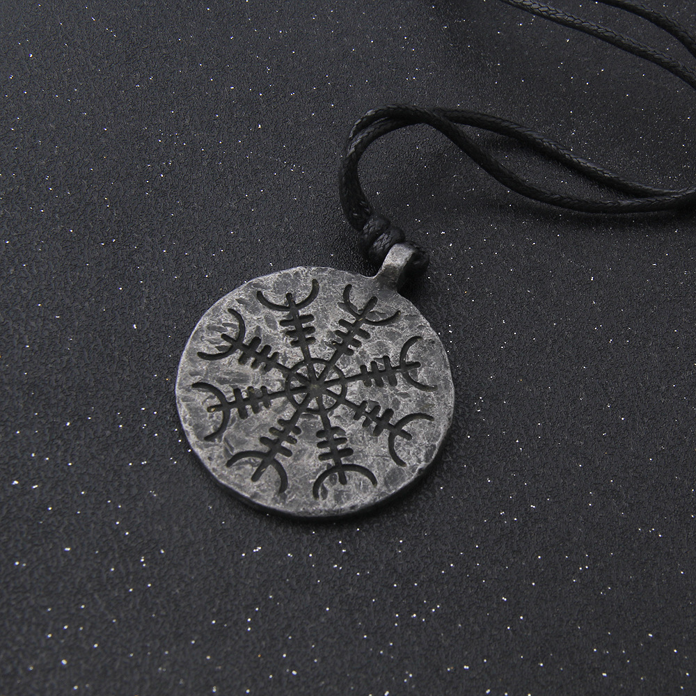 Retro Compass Rune Pendant Necklace For Men Nordic Style Jewelry_voghion.com