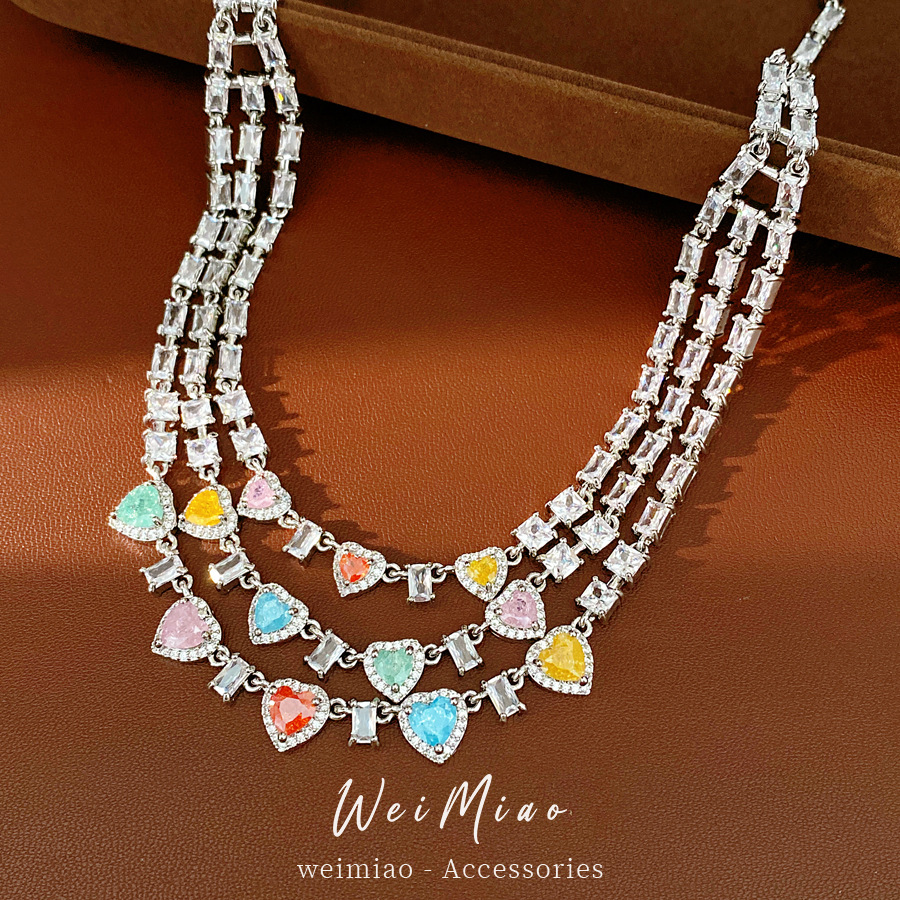 Collar multicapa de zircon de color cuadrado en forma de corazón ligero de lujo nicho de alta calidad accesorios de vacaciones collar de clavícula
